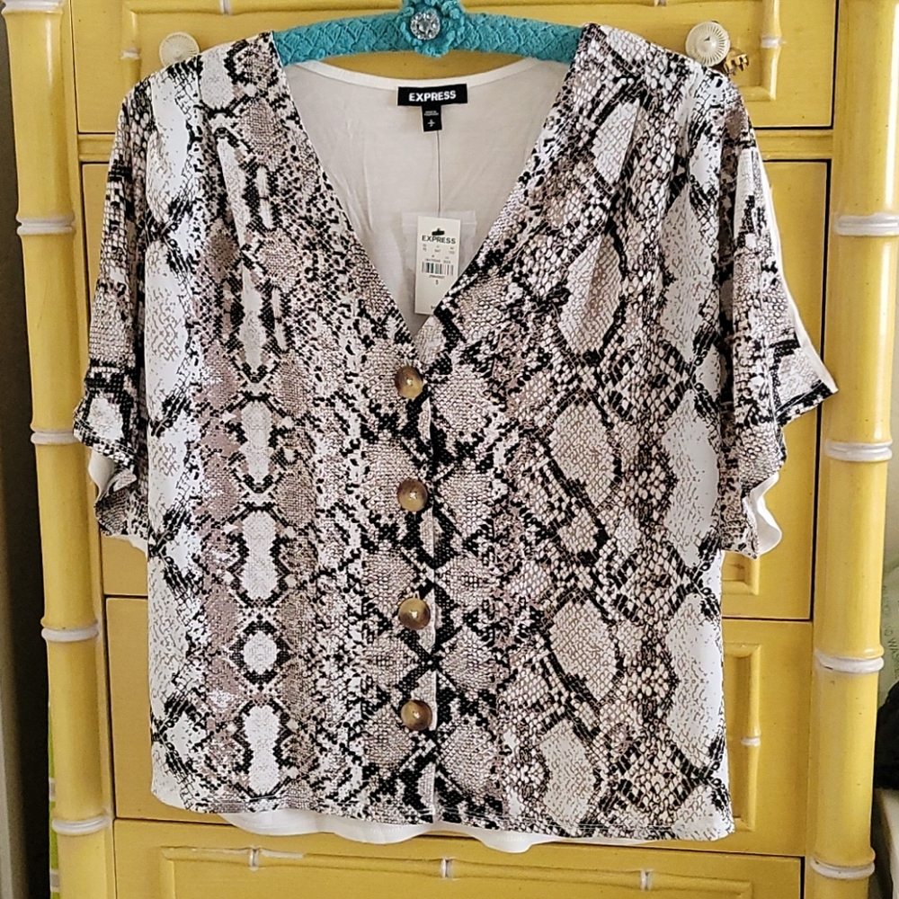 BNWT Express Printed Button Tee